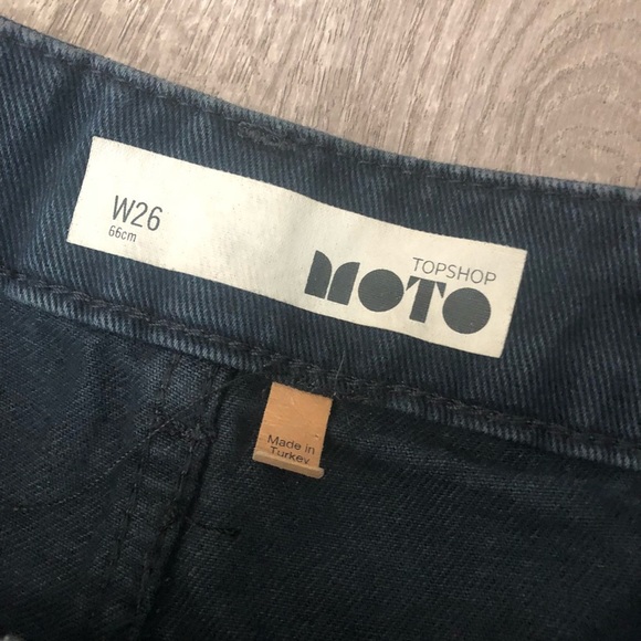 Topshop Moto Black ombré distressed denim shorts 4 - Picture 5 of 7